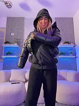 KirstieVegas live sex cam