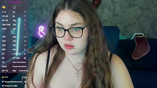 LuxSopphia's cam snapshot