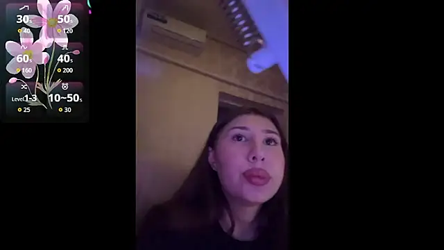 sparkbloomm live sex cam