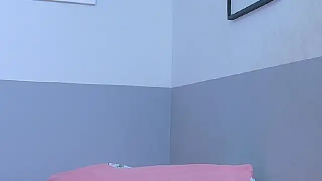 cutepetitee's cam snapshot