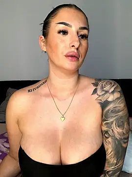 Mia-Bremer live sex cam