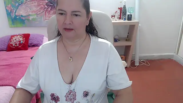 leonela_69's cam snapshot