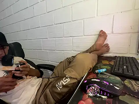 Max_TheHorseDick live sex cam