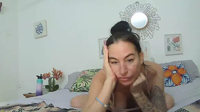 Charlieinparadise's cam snapshot