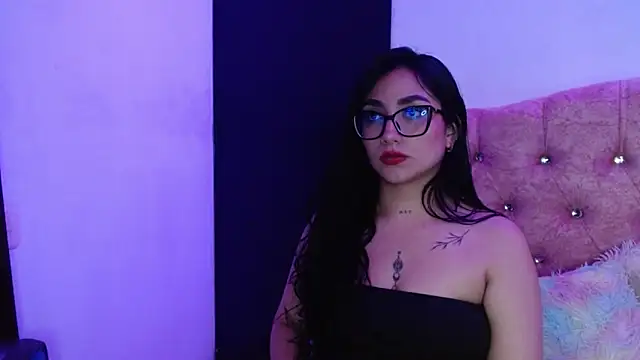 SeleneMore live sex cam