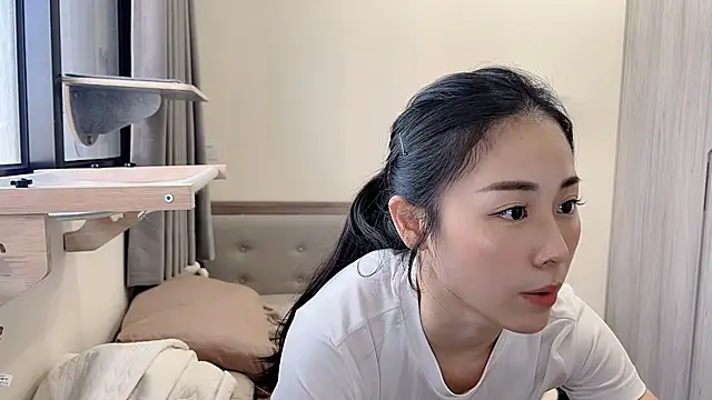 BabyOneDaily's cam snapshot