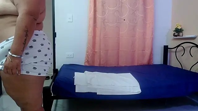 evaleribigtits18's cam snapshot