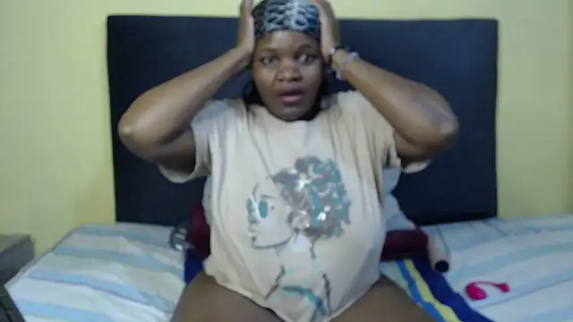 ChubbyBitch26's cam snapshot