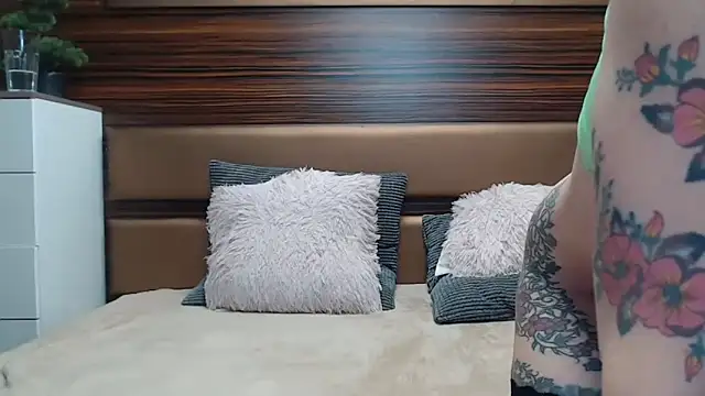 DirtyDesiresXXX's cam snapshot