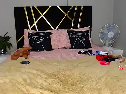 NaughtyVixen25 live sex cam