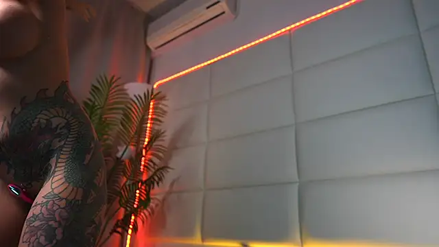 Juliadragon live sex cam