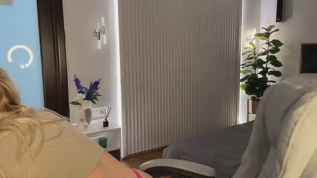 OhMyEmma's cam snapshot