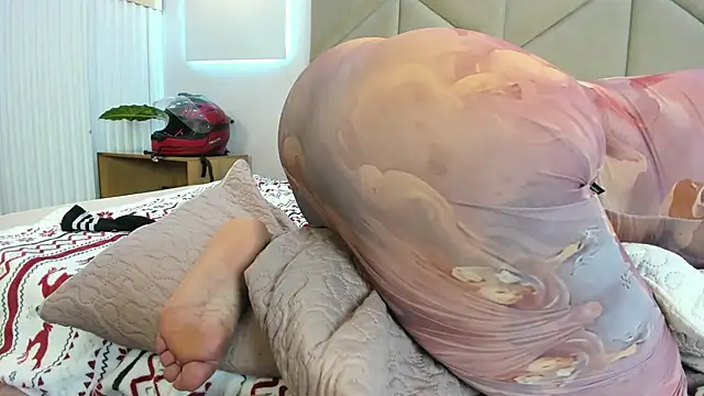 AzunaStar live sex cam