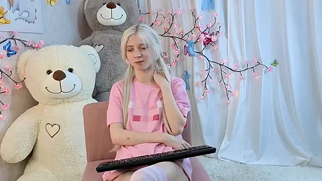 ViollaBloom's cam snapshot