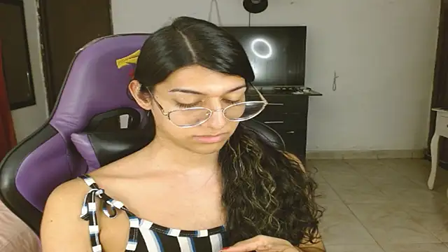 engielphoenis14 live sex cam