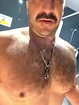 CloudyMuscleBeefy live sex cam