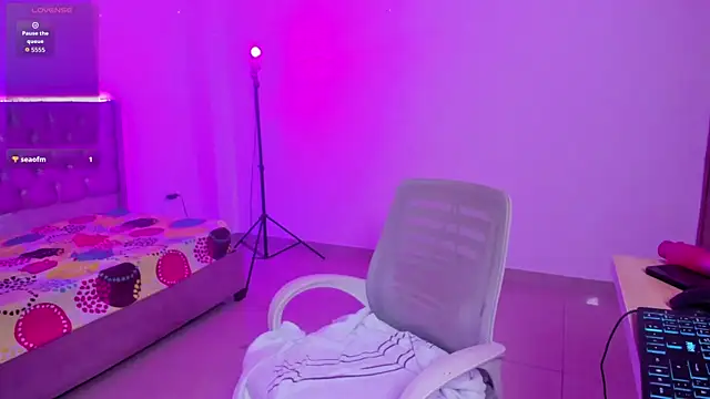 kitty_violet11's cam snapshot