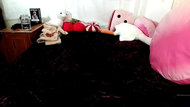 GamerGirlRoxyAndLee's cam snapshot