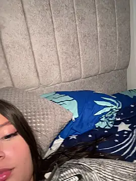 EmmiiGlow live sex cam