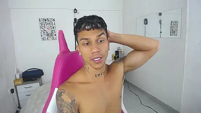 Leonard_Price live sex cam