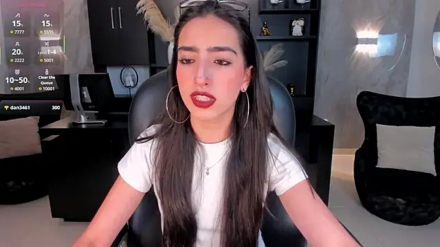 LarisaSmirnov live sex cam