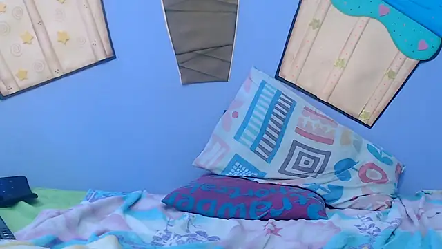 skinnysexzara18's cam snapshot