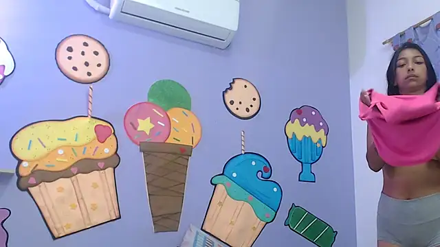 skinnysexzara18's cam snapshot