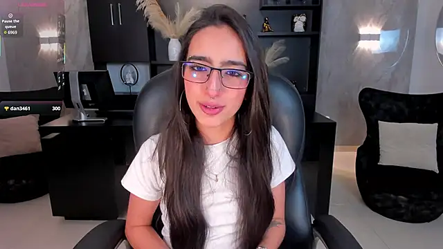 LarisaSmirnov live sex cam