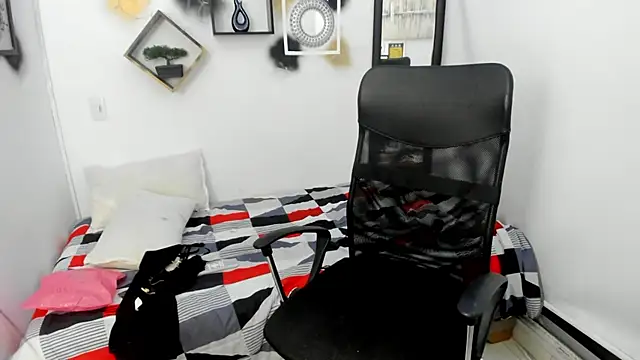 Yuleimys_rosse's cam snapshot