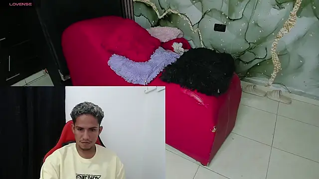 sexy_latinas_69's cam snapshot