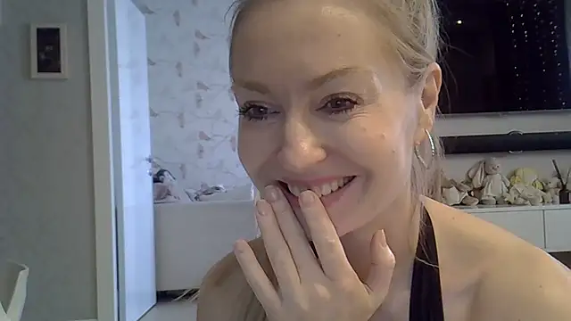 ZarinaSwift's cam snapshot