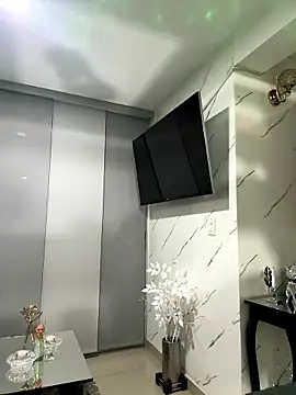 LARIANA_RIVERA23's cam snapshot