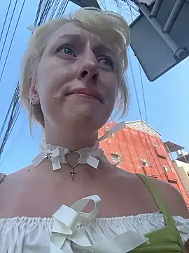 RonnieKiss live sex cam