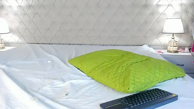 AmberOnassis live sex cam