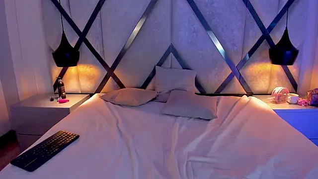 Emi_Lourenss live sex cam