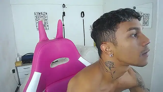 Leonard_Price live sex cam