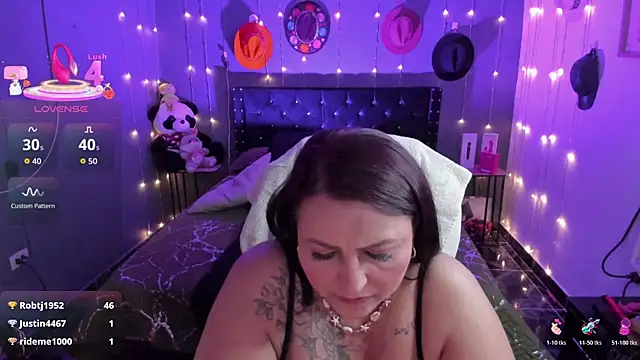 Ivonnee__ live sex cam