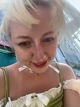 RonnieKiss live sex cam