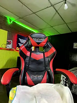 JustynAle2025 live sex cam