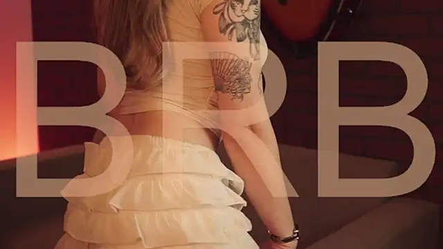 EllieCutes live sex cam