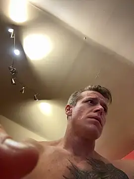 DILFiGuess1's cam snapshot