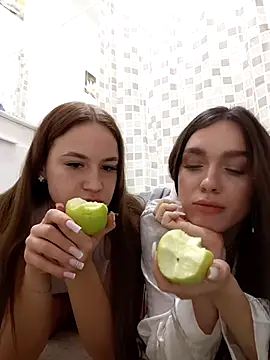 MayaGlow live sex cam