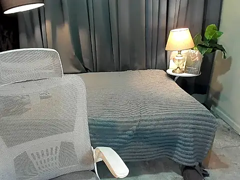 ClassyTemptressX live sex cam