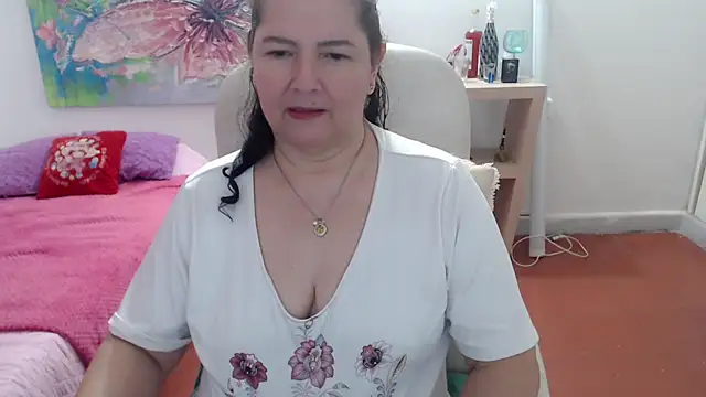 leonela_69's cam snapshot