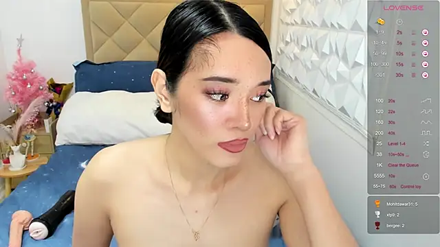 TsHeartXxx live sex cam