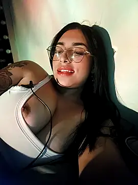 Linda_Saenz_'s cam snapshot