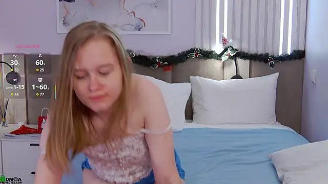 ArtsyMaree's cam snapshot