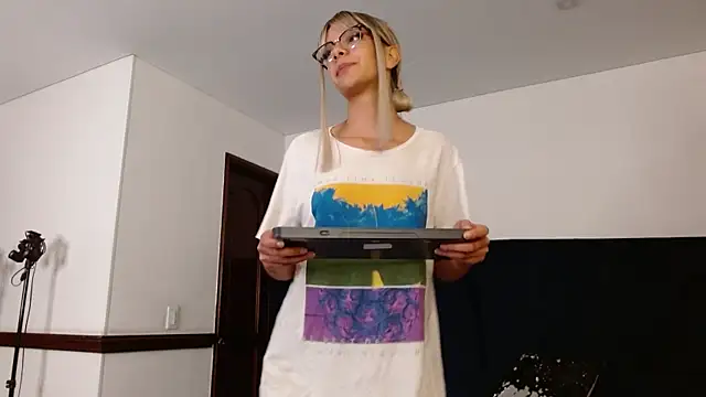 peyton_golden1's cam snapshot