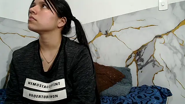 SaraAndThomas's cam snapshot