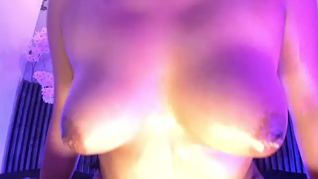 Roxxane_Bms's cam snapshot